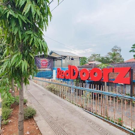 Hotel Reddoorz Syariah At Jl Pangeran Hidayatullah Cianjur Zewnętrze zdjęcie