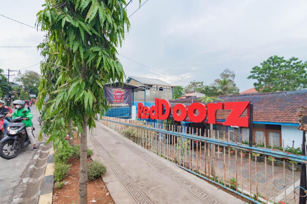 Hotel Reddoorz Syariah At Jl Pangeran Hidayatullah Cianjur Zewnętrze zdjęcie