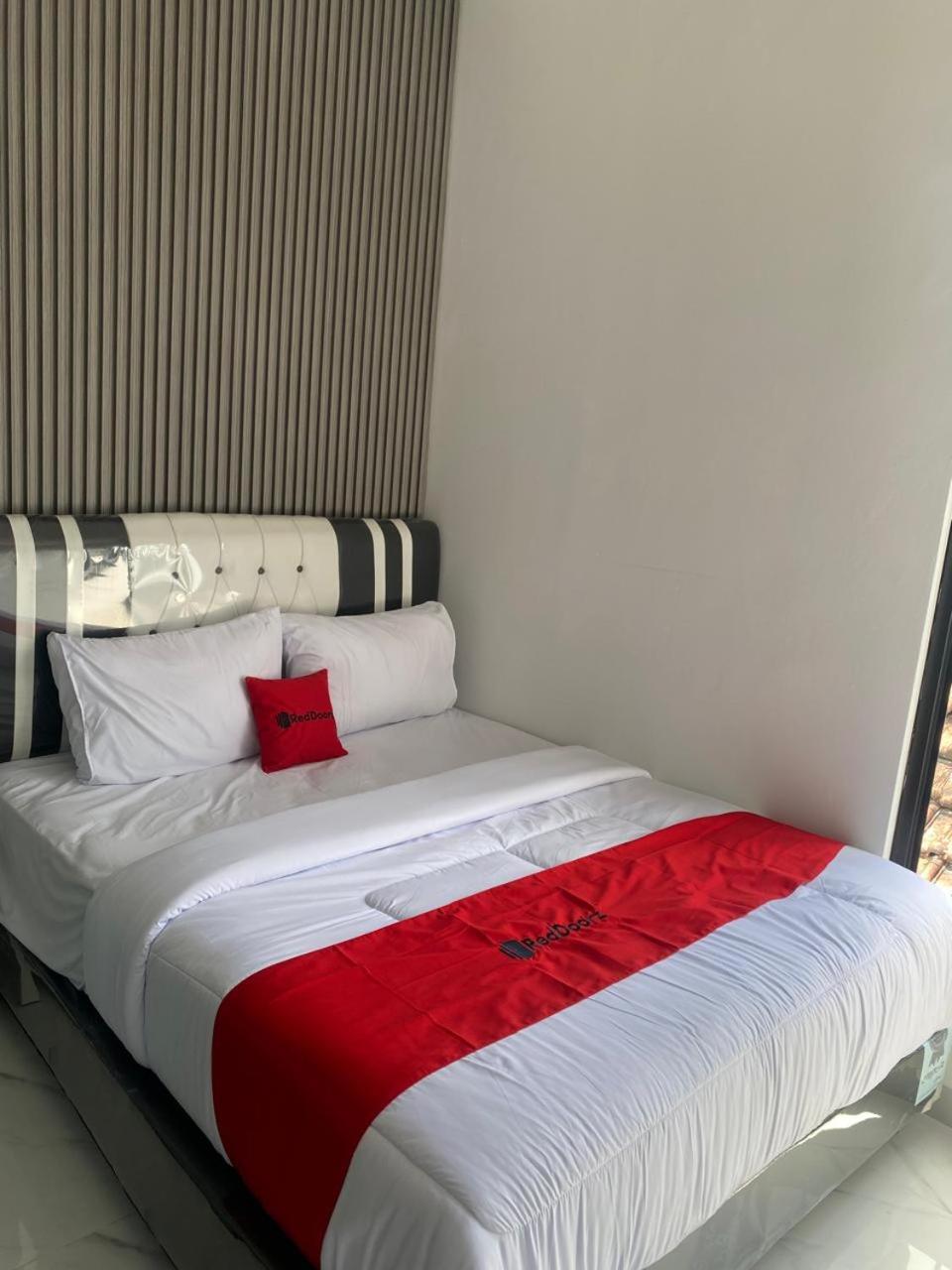 Hotel Reddoorz Syariah At Jl Pangeran Hidayatullah Cianjur Zewnętrze zdjęcie