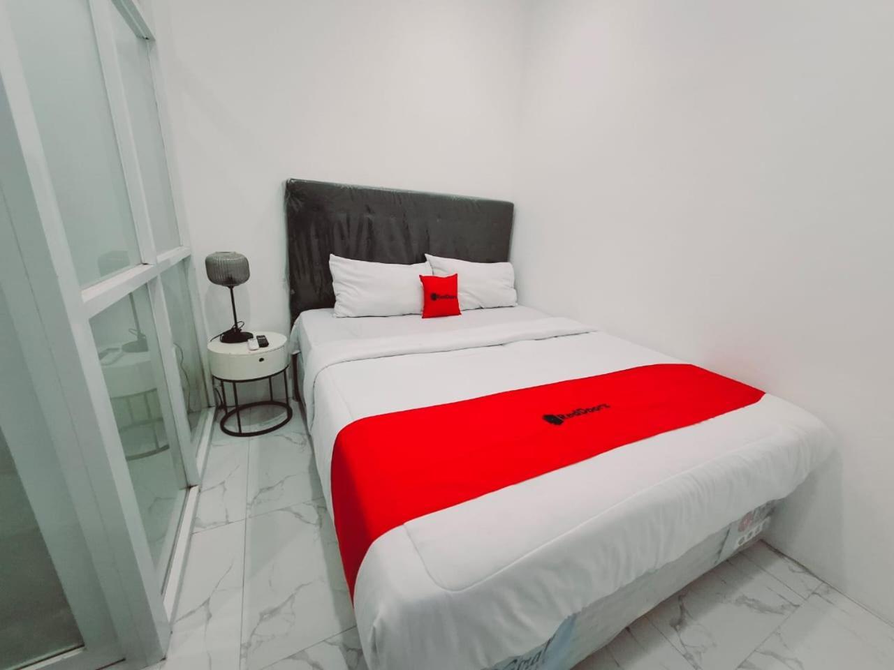 Hotel Reddoorz Syariah At Jl Pangeran Hidayatullah Cianjur Zewnętrze zdjęcie